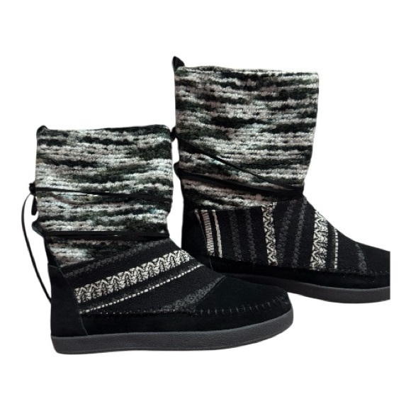 Stylish Black and White Women's Boots - Picture 2 of 8